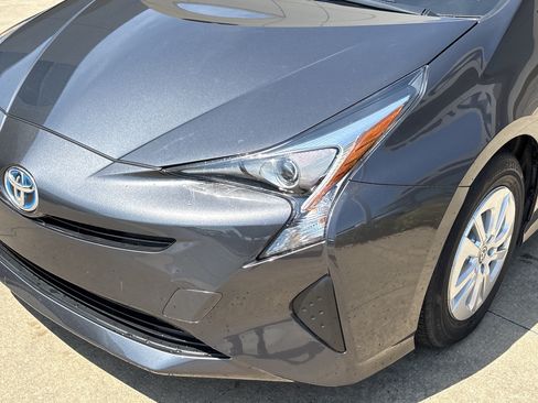 Used 2016 Toyota Prius Two FWD image 6