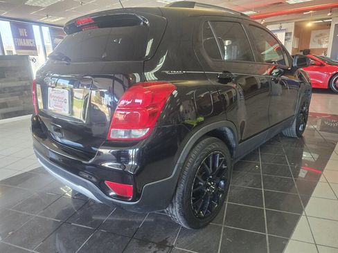 Used 2021 Chevrolet Trax LT w/ Midnight Edition image 4