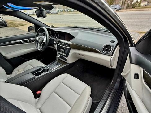 Used 2013 Mercedes-Benz C 250 Sedan image 4