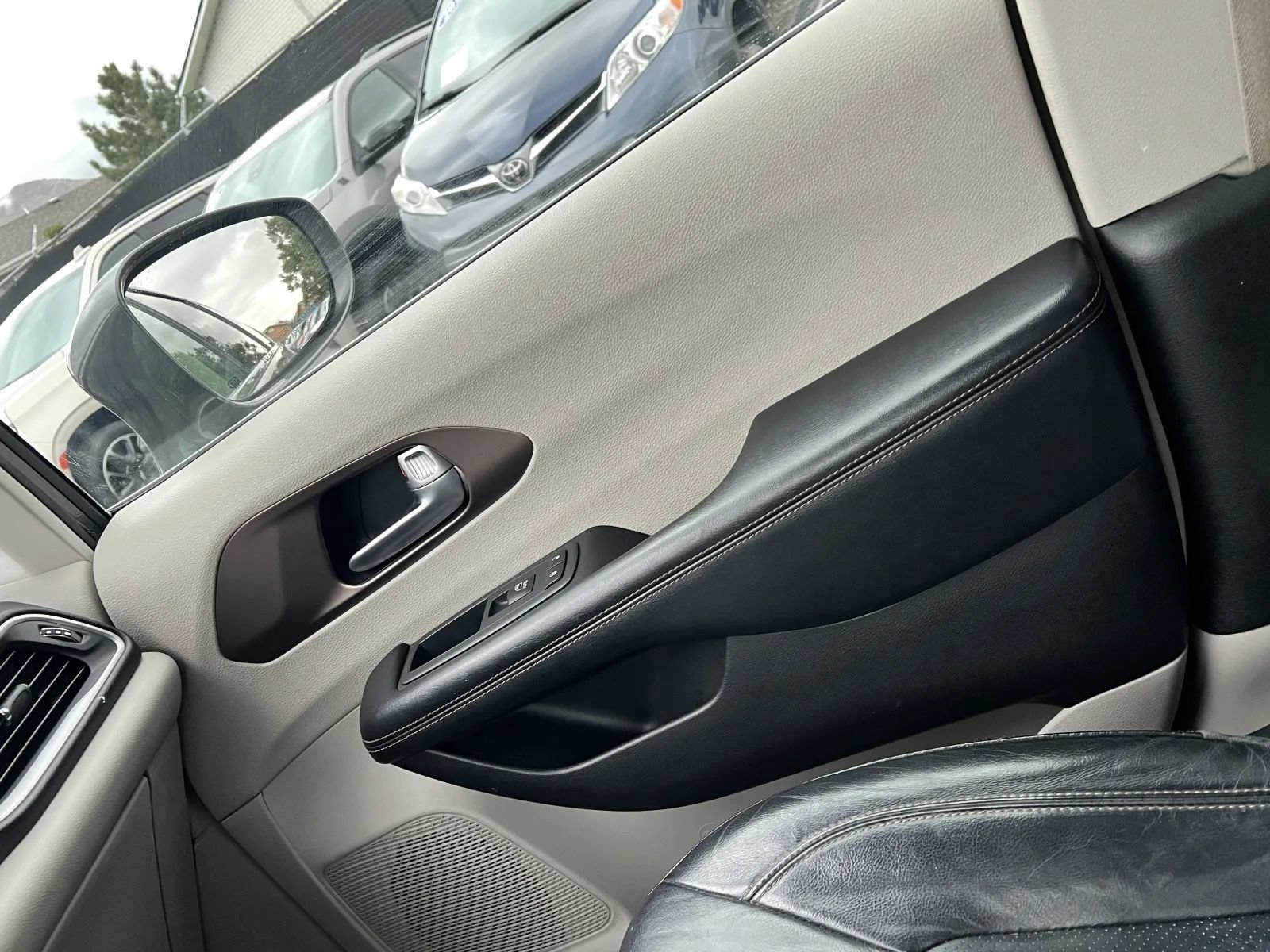 Used 2019 Chrysler Pacifica Touring-L FWD image 37