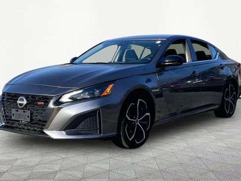 Used 2024 Nissan Altima 2.5 SR image 3