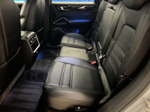 Used 2023 Porsche Cayenne Platinum Edition image 23