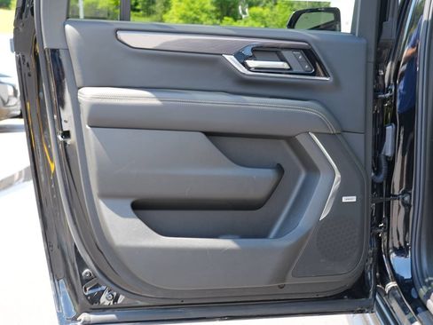 Used 2025 GMC Yukon XL Elevation w/ Elevation Premium Package AWD/4WD image 20