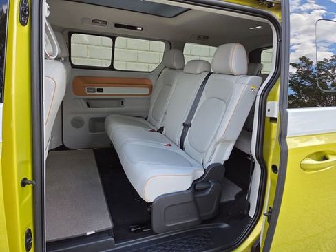 Used 2025 Volkswagen ID. Buzz 1st Edition RWD image 19