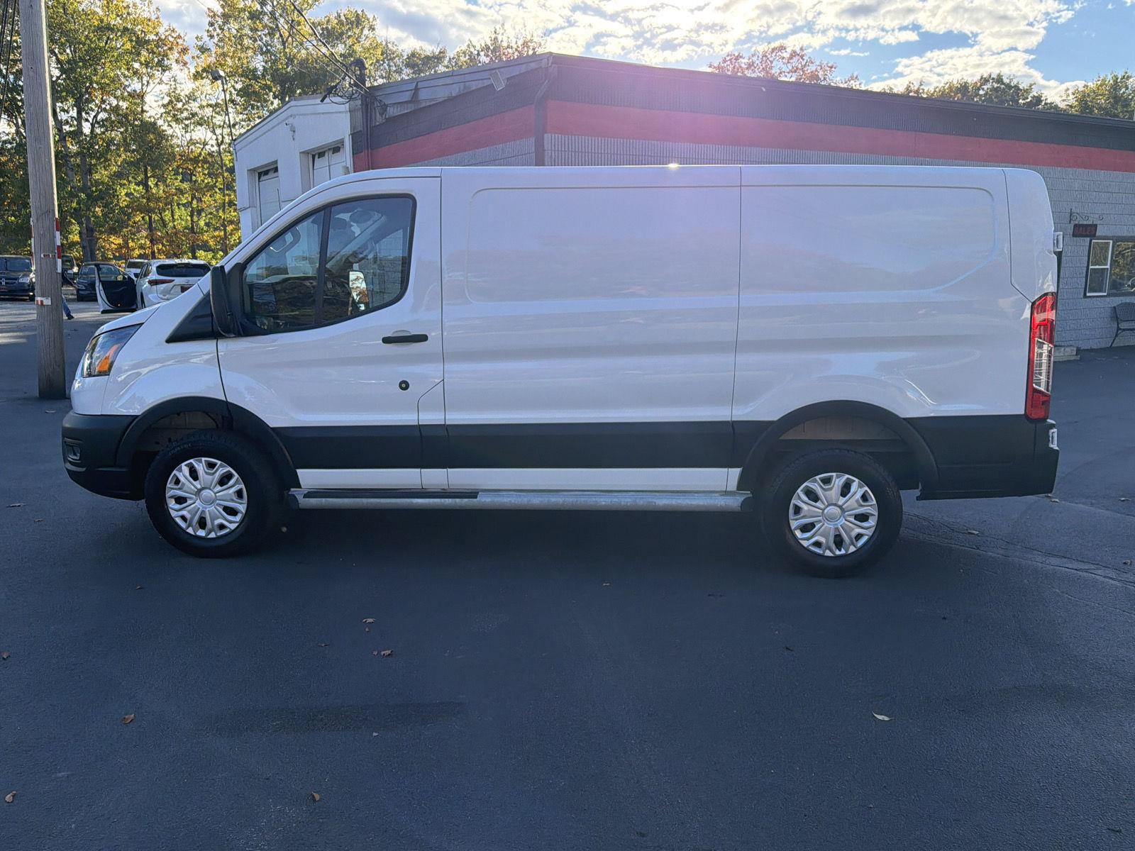 Used 2025 Ford Transit 250 Low Roof w/ Exterior Upgrade Package RWD image 2