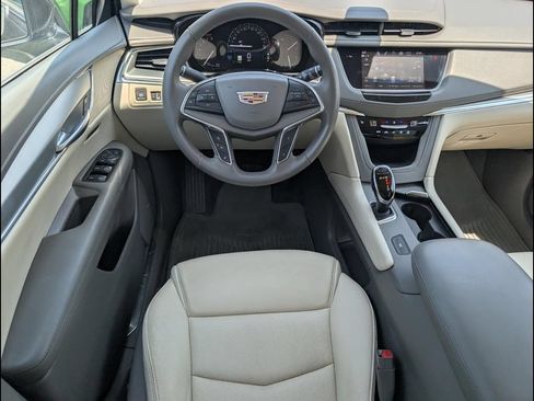 Used 2019 Cadillac XT5 Luxury w/ Advanced Security Package FWD image 9