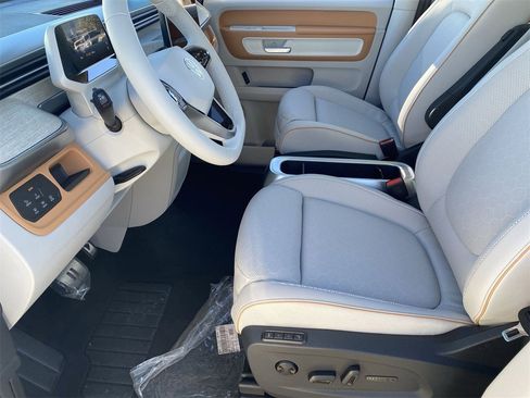 New 2025 Volkswagen ID. Buzz Pro S Plus image 15