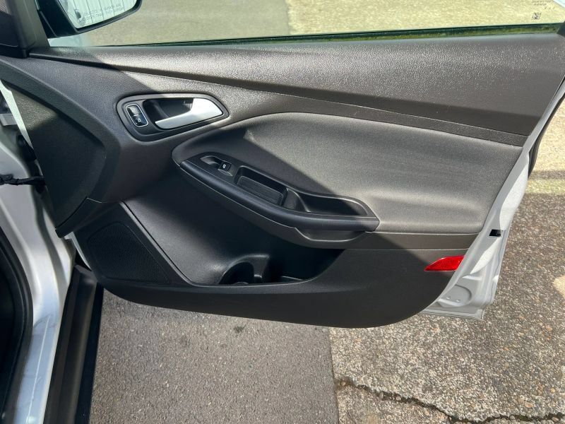Used 2016 Ford Focus SE FWD image 9