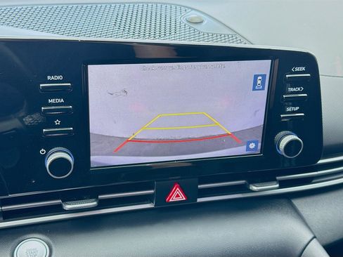 Used 2021 Hyundai Elantra SEL w/ Convenience + Premium Package FWD image 10