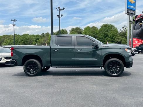 Used 2025 Chevrolet Silverado 1500 LT Trail Boss w/ Convenience Package II AWD/4WD image 2