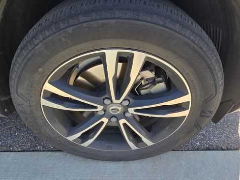 Used 2019 Volvo XC60 T8 Momentum w/ Advanced Package AWD/4WD image 9