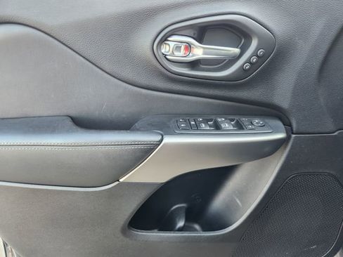 Used 2020 Jeep Cherokee High Altitude image 23