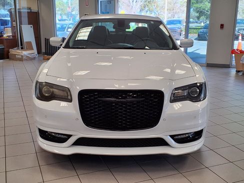 Used 2022 Chrysler 300 Touring L RWD image 7