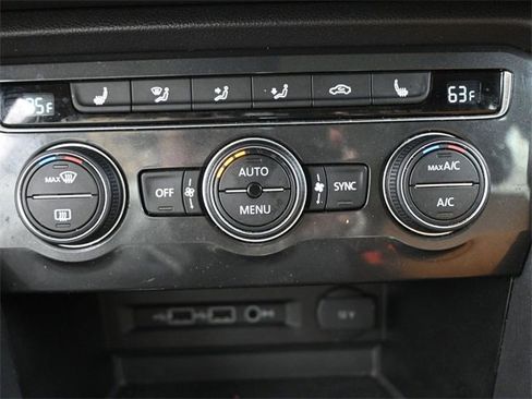 Used 2018 Volkswagen Tiguan SEL image 9