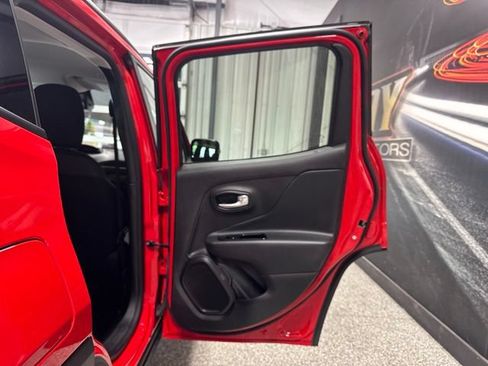 Used 2023 Jeep Renegade Latitude AWD/4WD image 24