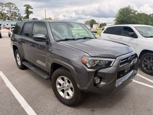 Used 2020 Toyota 4Runner SR5 RWD image 4