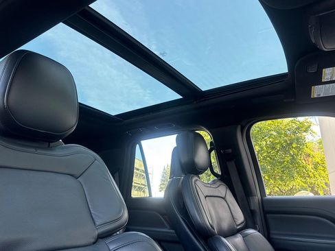 Used 2023 Lincoln Navigator L Reserve AWD/4WD image 17