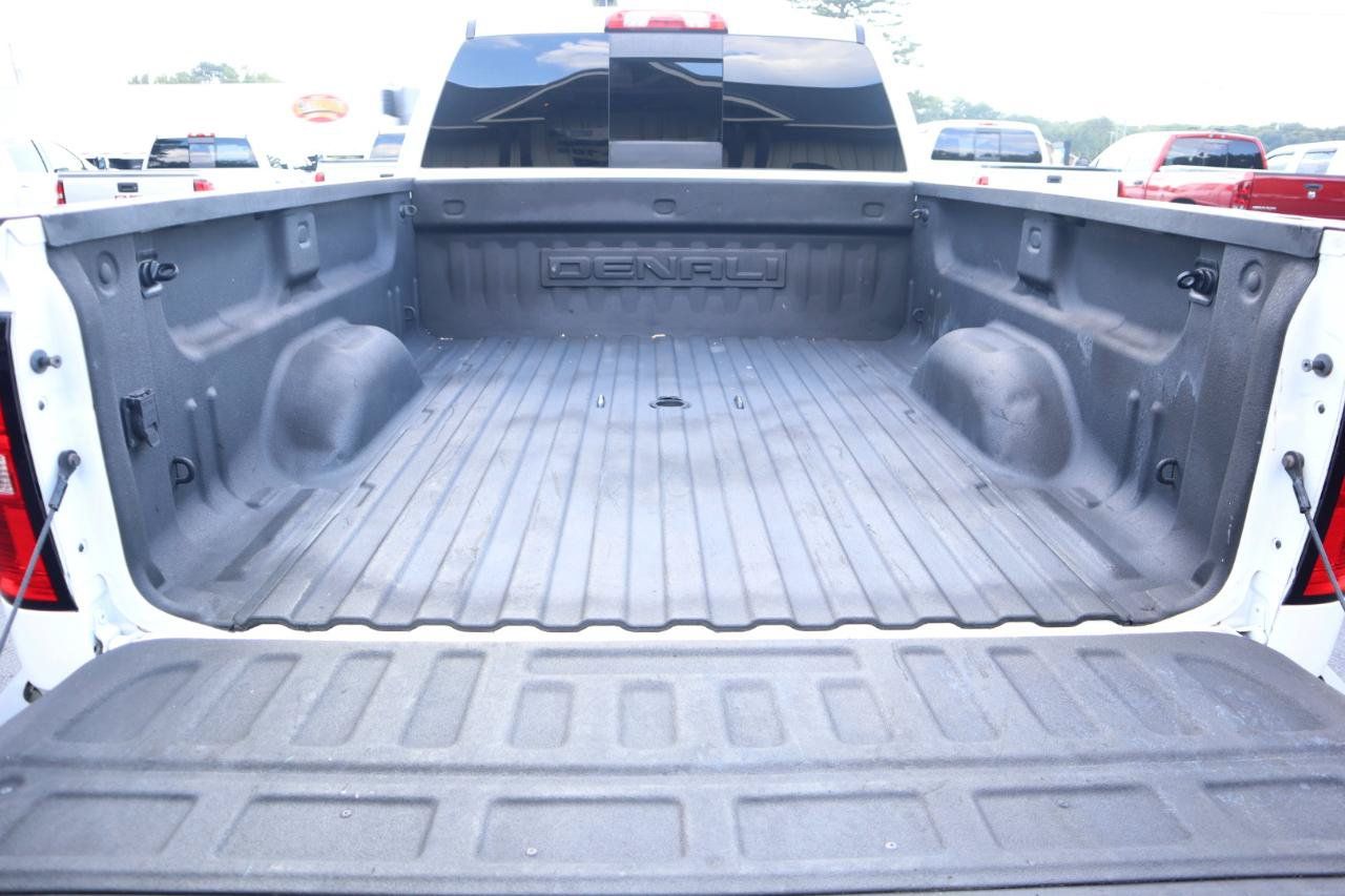 Used 2017 GMC Sierra 2500 Denali w/ Duramax Plus Package AWD/4WD image 9