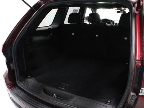 Used 2020 Jeep Grand Cherokee Laredo AWD/4WD image 19
