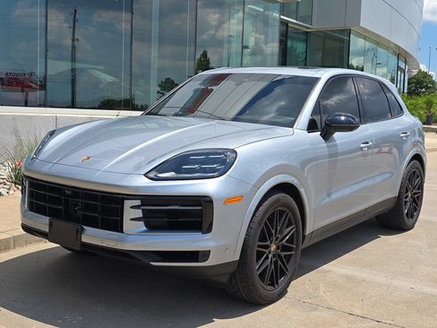 Certified 2025 Porsche Cayenne AWD/4WD image 1