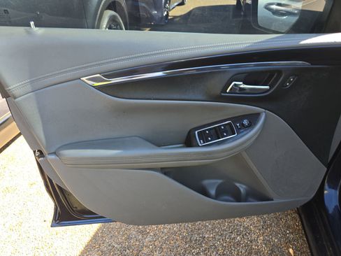 Used 2018 Chevrolet Impala LT w/ Sunroof and Spoiler Package image 10