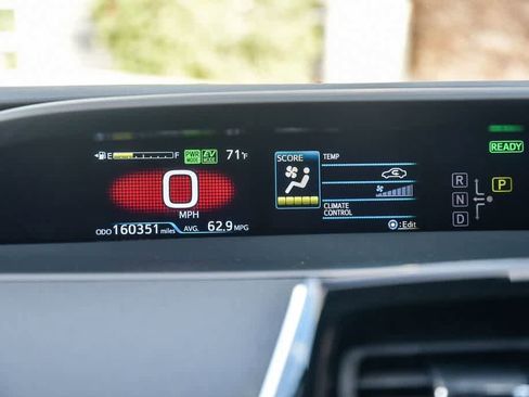 Used 2022 Toyota Prius Prime LE image 27