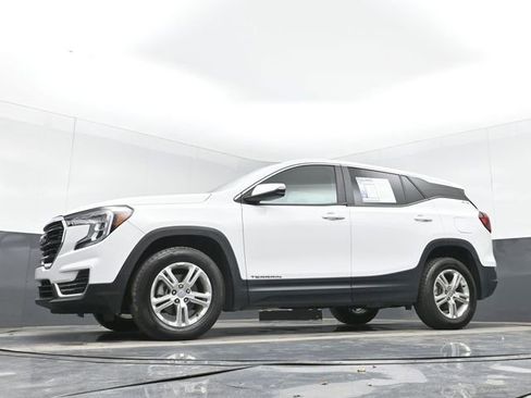 Used 2022 GMC Terrain SLE w/ LPO, Floor Liner Package image 38