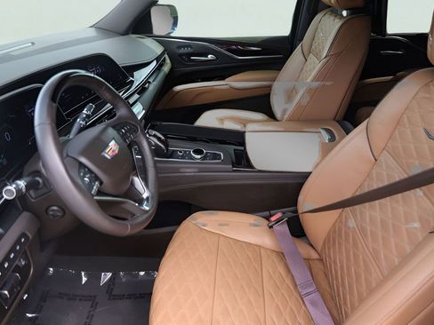 Used 2024 Cadillac Escalade Sport w/ LPO, ONYX Package image 12