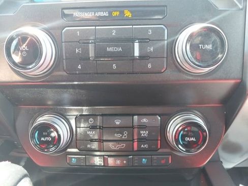 Used 2019 Ford F150 Lariat w/ Equipment Group 502A Luxury AWD/4WD image 20
