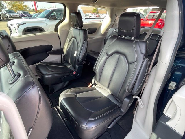 Used 2023 Chrysler Pacifica Touring-L AWD/4WD image 18