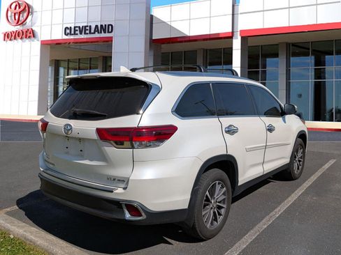 Used 2019 Toyota Highlander XLE w/ Carpet Mat Package (TMS) image 7