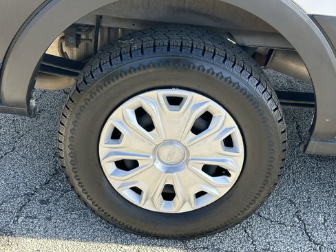 Used 2023 Ford Transit 350 XLT image 19