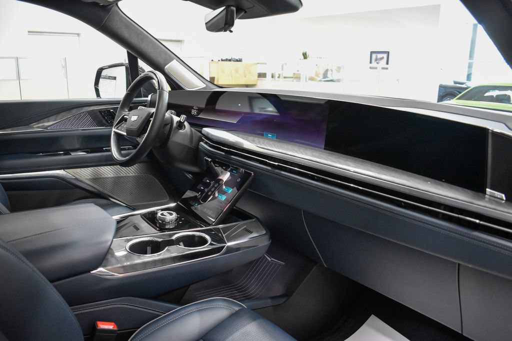 Used 2025 Cadillac Escalade IQ Luxury 2 w/ LPO, Premium Carpet Package AWD/4WD image 20