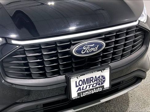 Used 2025 Ford Escape Platinum AWD/4WD image 35