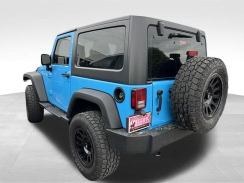 Used 2018 Jeep Wrangler Sport w/ Connectivity Group AWD/4WD image 7