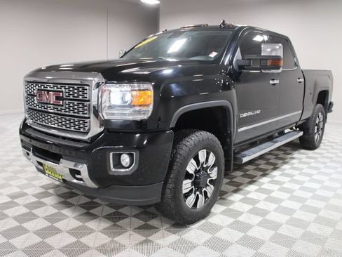 Used 2019 GMC Sierra 2500 Denali w/ LPO, Protection Package AWD/4WD image 7
