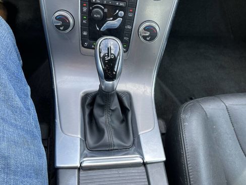 Used 2017 Volvo S60 T5 Inscription image 21