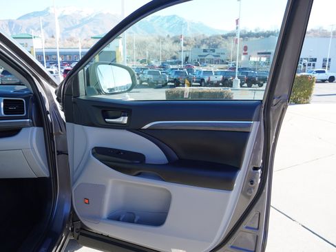 Certified 2019 Toyota Highlander Limited image 22