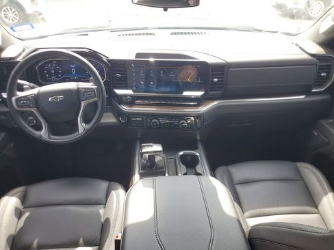 Used 2024 Chevrolet Silverado 1500 LT Trail Boss w/ Convenience Package II AWD/4WD image 2