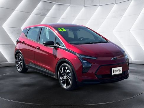 Certified 2022 Chevrolet Bolt LT w/ Infotainment Package FWD image 7