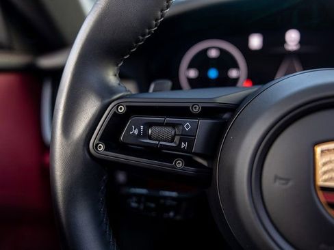 Certified 2025 Porsche 911 Carrera image 33