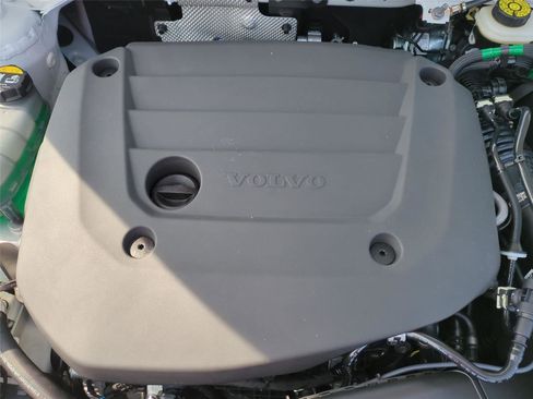 New 2026 Volvo XC40 B5 Plus w/ Protection Package Premier AWD/4WD image 23