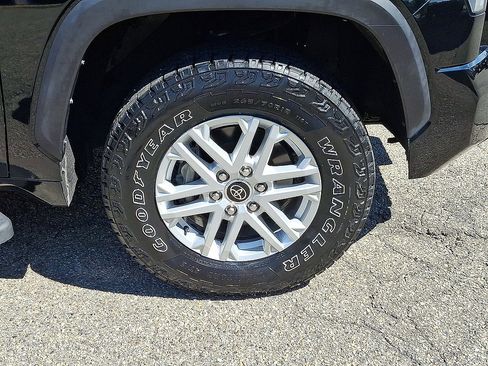 Used 2023 Toyota Tundra SR5 w/ SR5 Convenience Package AWD/4WD image 26