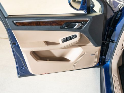 Certified 2023 Porsche Macan AWD/4WD image 16
