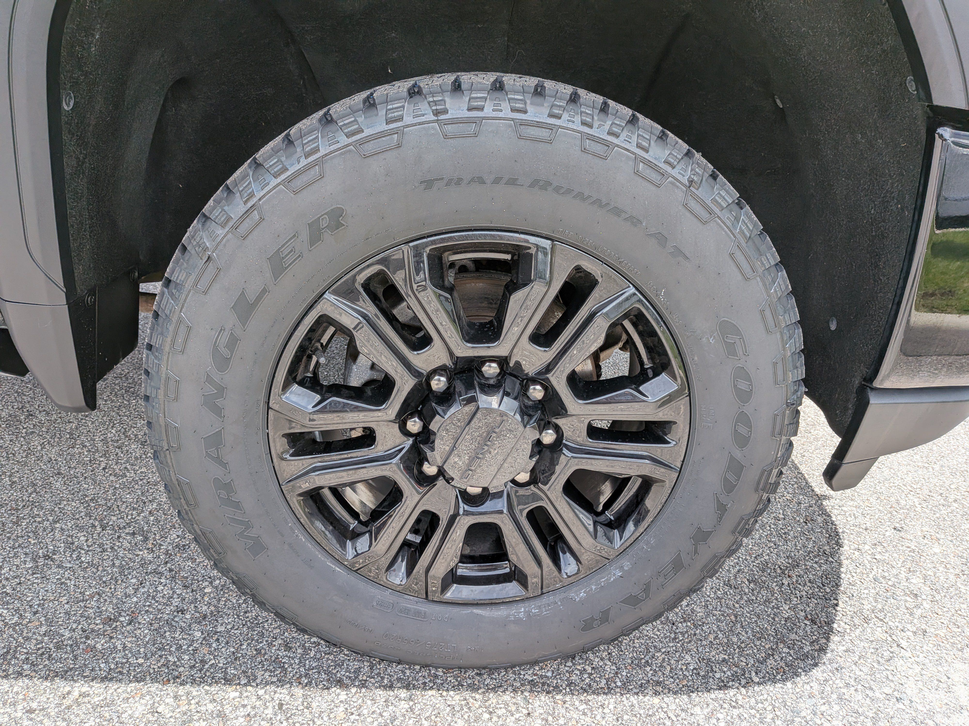 Certified 2022 GMC Sierra 2500 Denali w/ Denali Black Diamond Edition AWD/4WD image 12