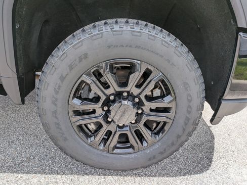 Used 2022 GMC Sierra 2500 Denali w/ Denali Black Diamond Edition AWD/4WD image 12