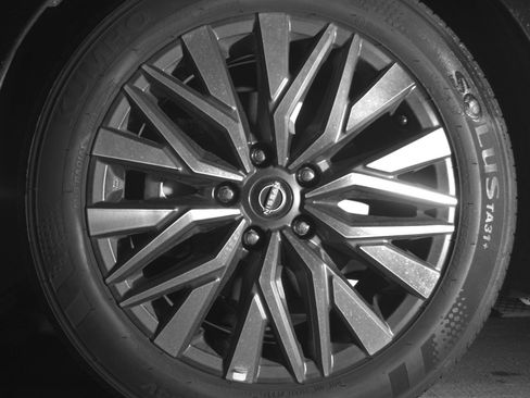 Used 2025 Nissan Altima 2.5 SV FWD image 12