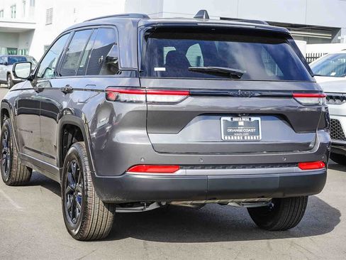 New 2026 Jeep Grand Cherokee Altitude image 6