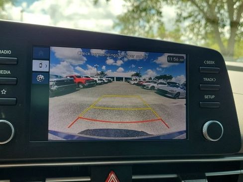 Used 2025 Hyundai Elantra Hybrid FWD image 30
