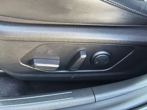 Used 2023 Hyundai Elantra Limited image 13